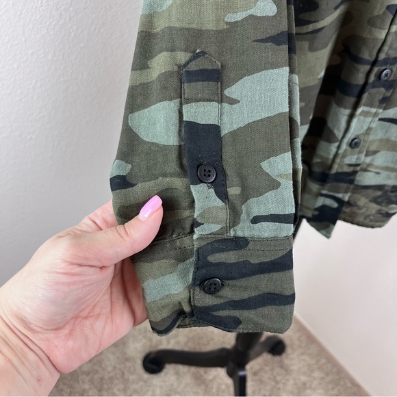 Sanctuary Camo Boyfriend Shirt Button Front Roll Tab Sleeves Size XS - Picture 4 of 11